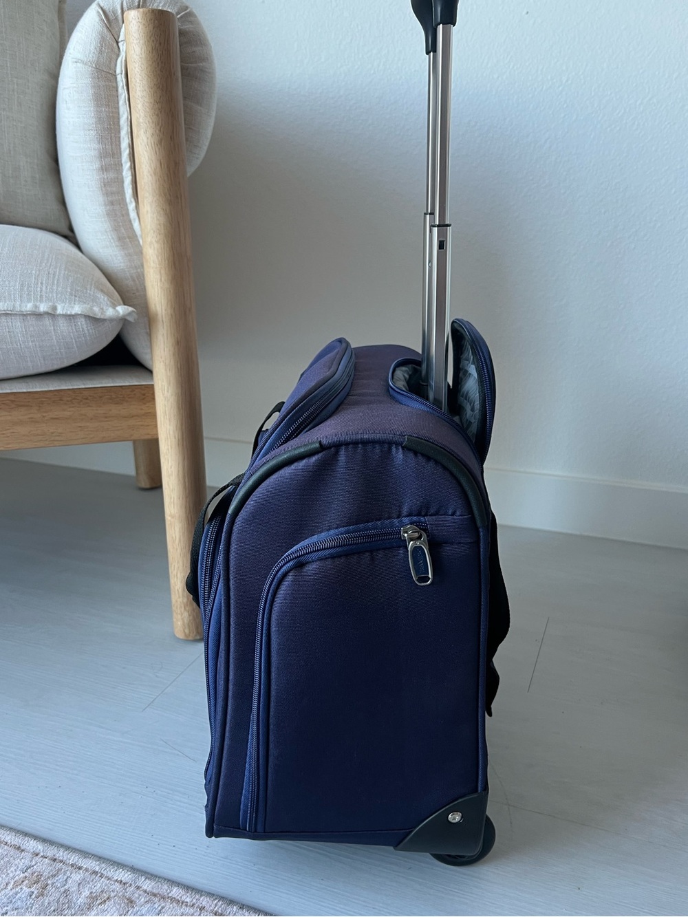 Travel Pro Carry On Suitcase Roller - Picture 2 of 6